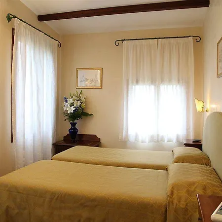 Accademia - Maravege 3*