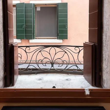 Apt With Amazing View - San Marco Apartment Venice