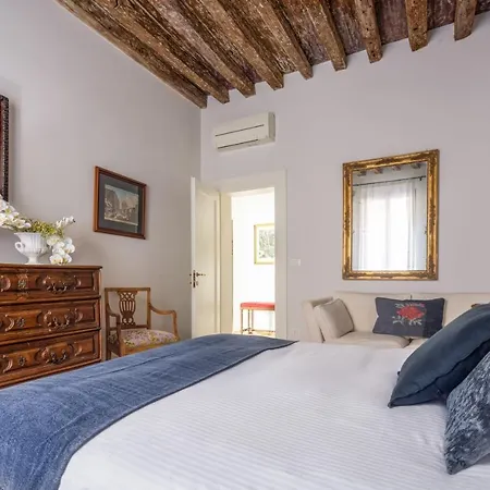 Miracoli With View On The Canal R&r Apartment Venice