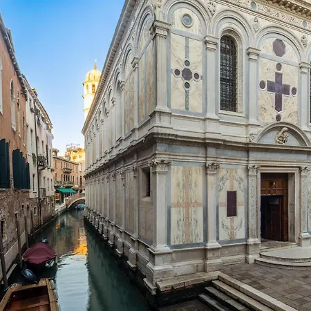 Miracoli With View On The Canal R&r Apartment Venice