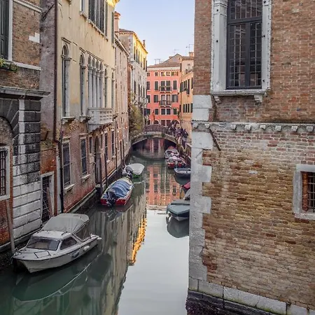 Miracoli With View On The Canal R&r
