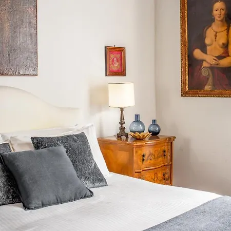 Apartment Miracoli With View On The Canal R&r Venice