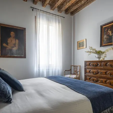 Apartment Miracoli With View On The Canal R&r Venice