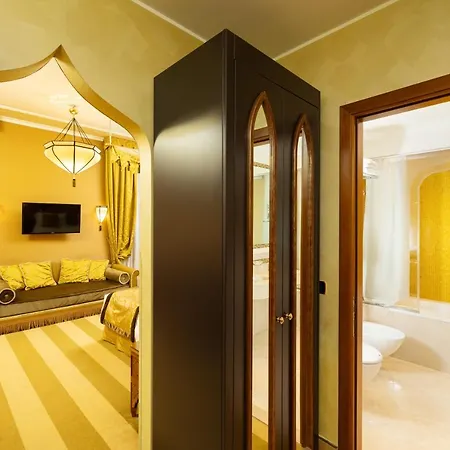 Ai Mori D'oriente Hotel 4*