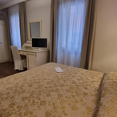 Carlton Capri Szálloda 3*