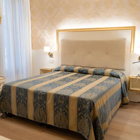 Tivoli Hotel 2*