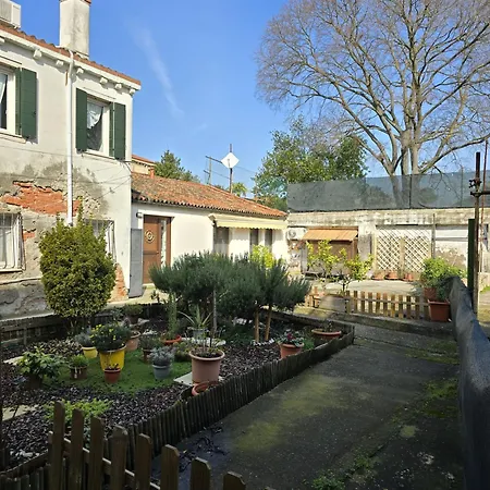 Anna's Garden * Venice