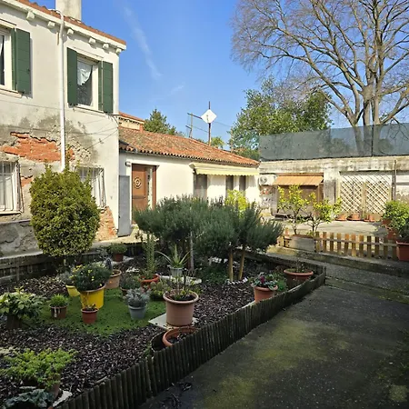 Anna's Garden * Venice
