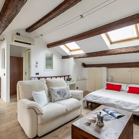 Lovely Attic For 4 Person With Wifi - A/c Apartment *