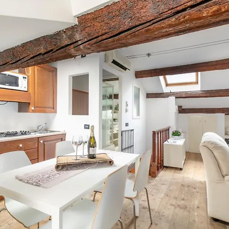 Lovely Attic For 4 Person With Wifi - A/c * Venice