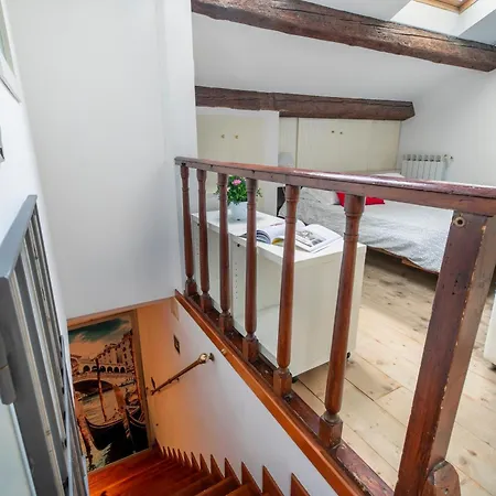 Lovely Attic For 4 Person With Wifi - A/c Apartment *