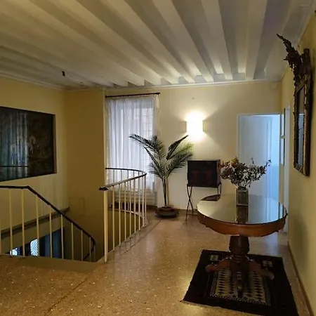Palazzo Querini Accademia Apartment Venice