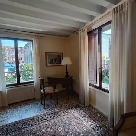 Apartment Palazzo Querini Accademia Venice