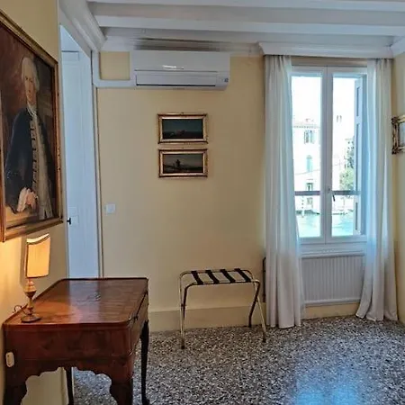 Palazzo Querini Accademia Apartment Venice