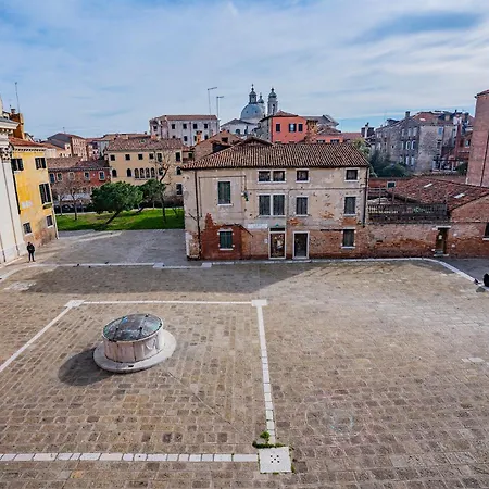 Dimora San Trovaso Enchanting Four-bedrooms Apartment