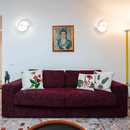 Apartment Iconic - View In