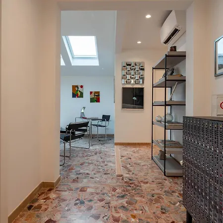 Iconic - View In Apartment Venice
