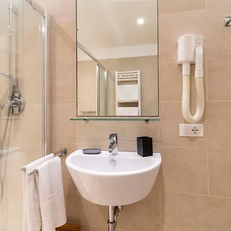 San Samuele Centro+ Wellness Pool Jacuzzi Appartamento *