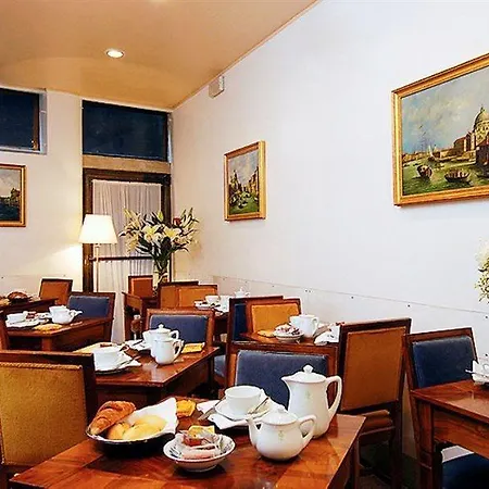 San Zulian Hotel