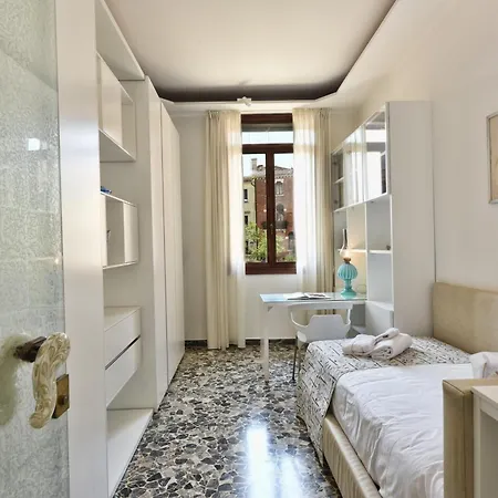 Apartment Soderini Splendor: First Floor Palazzo Charm At Castello Square Venice