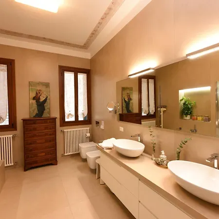 Soderini Splendor: First Floor Palazzo Charm At Castello Square Venice