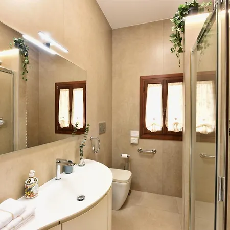 Soderini Splendor: First Floor Palazzo Charm At Castello Square Apartment *