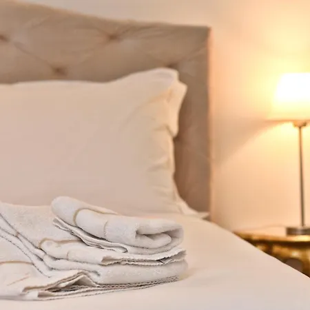 Apartment Soderini Splendor: First Floor Palazzo Charm At Castello Square Venice