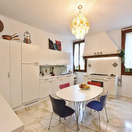 Apartment Soderini Splendor: First Floor Palazzo Charm At Castello Square