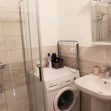 Apartment Tia House - Bright With Private Parking!