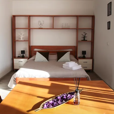 Tia House - Bright With Private Parking! Apartment *