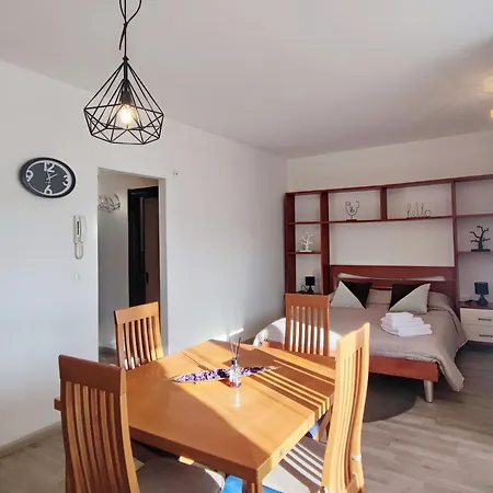 Apartment Tia House - Bright With Private Parking!