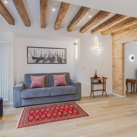 Ca' San Giacomo Canal View Apartment *