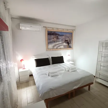 Briani Courtyard Apartment *
