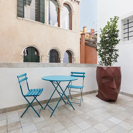 Palazzo Dei Fiori By Mate *