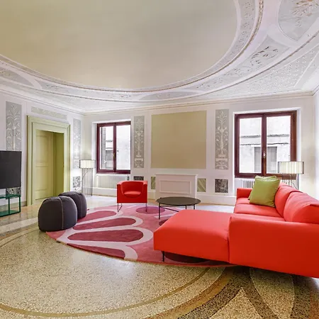 Palazzo Dei Fiori By Mate Venecia