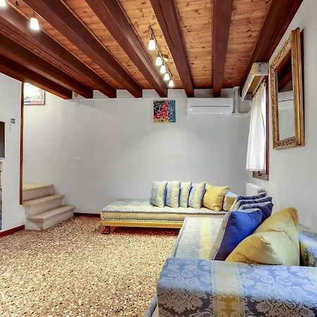Apartment Ca Dei Zoti3 With Luggage Venice