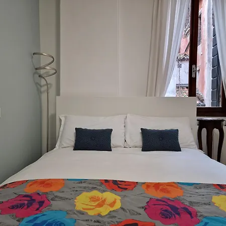 Veneziacentopercento La Forcola Apartment, Next To Rialto Bridge *