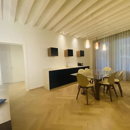 Sweet Time Venice, Luxury San Marco Frezzaria Apt! * Venise