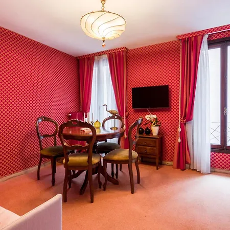 Apartment Lover's Nest In San Marco Square
