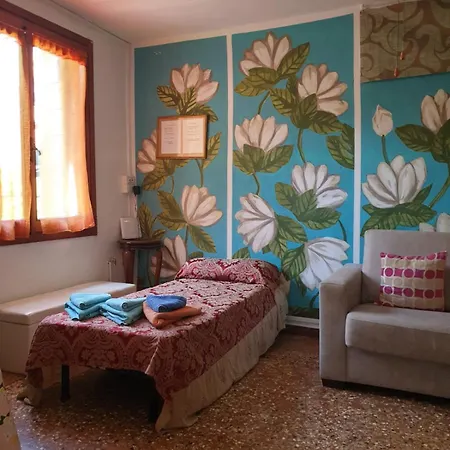 The Artist Place Homestay *