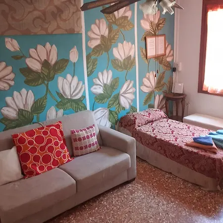 Homestay The Artist Place *