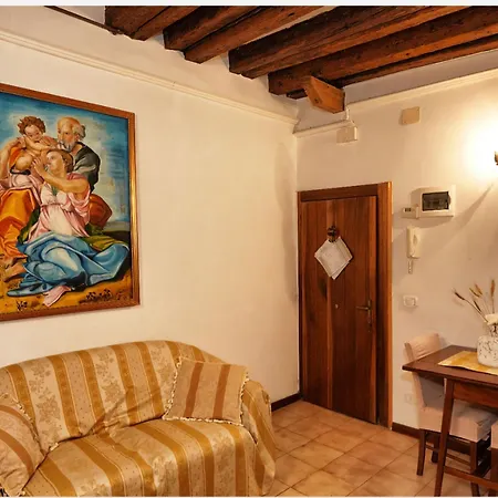 Rialto Laura Apartment