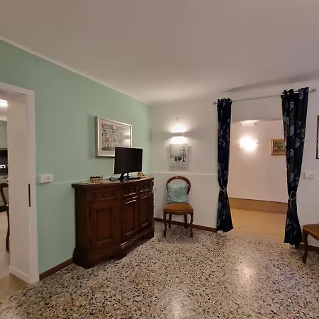Veneziacentopercento & Апартаменты Венеция
