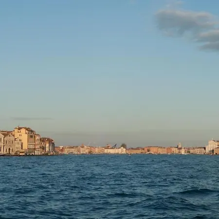 Ca' Ferrando, Brand New Apartment, Experienced Host! Apartment *