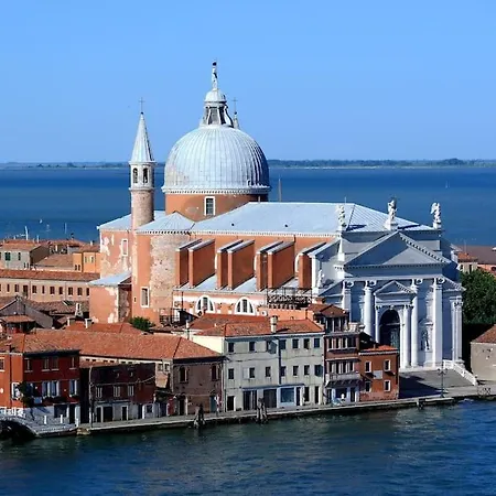 Apartment Ca' Ferrando, Brand New Apartment, Experienced Host! Venice