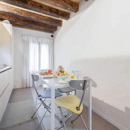 Ca' Ferrando, Brand New Apartment, Experienced Host! Apartment Venice