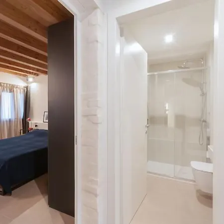 Ca' Ferrando, Brand New Apartment, Experienced Host! Apartment Venice
