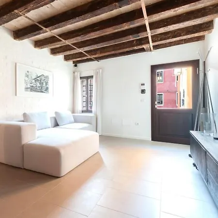 Apartment Ca' Ferrando, Brand New Apartment, Experienced Host!