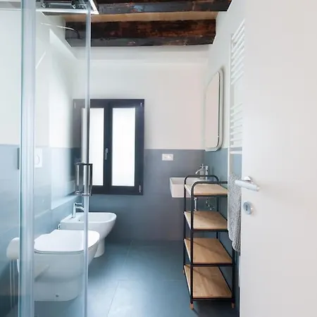 Apartment Ca' Ferrando, Brand New Apartment, Experienced Host! Venice