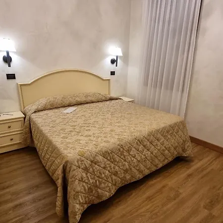 Carlton Capri Szálloda